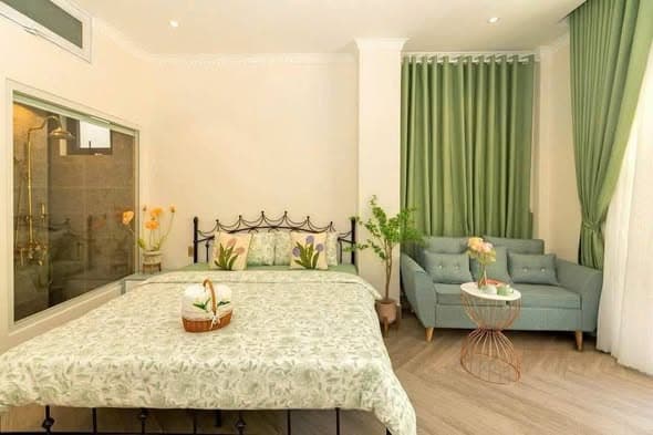 Room with Balcony and Shared Kitchen in Da Lat