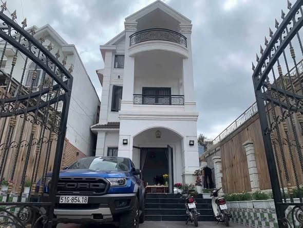 Nine-Bedroom Villa on Cao Thang Street
